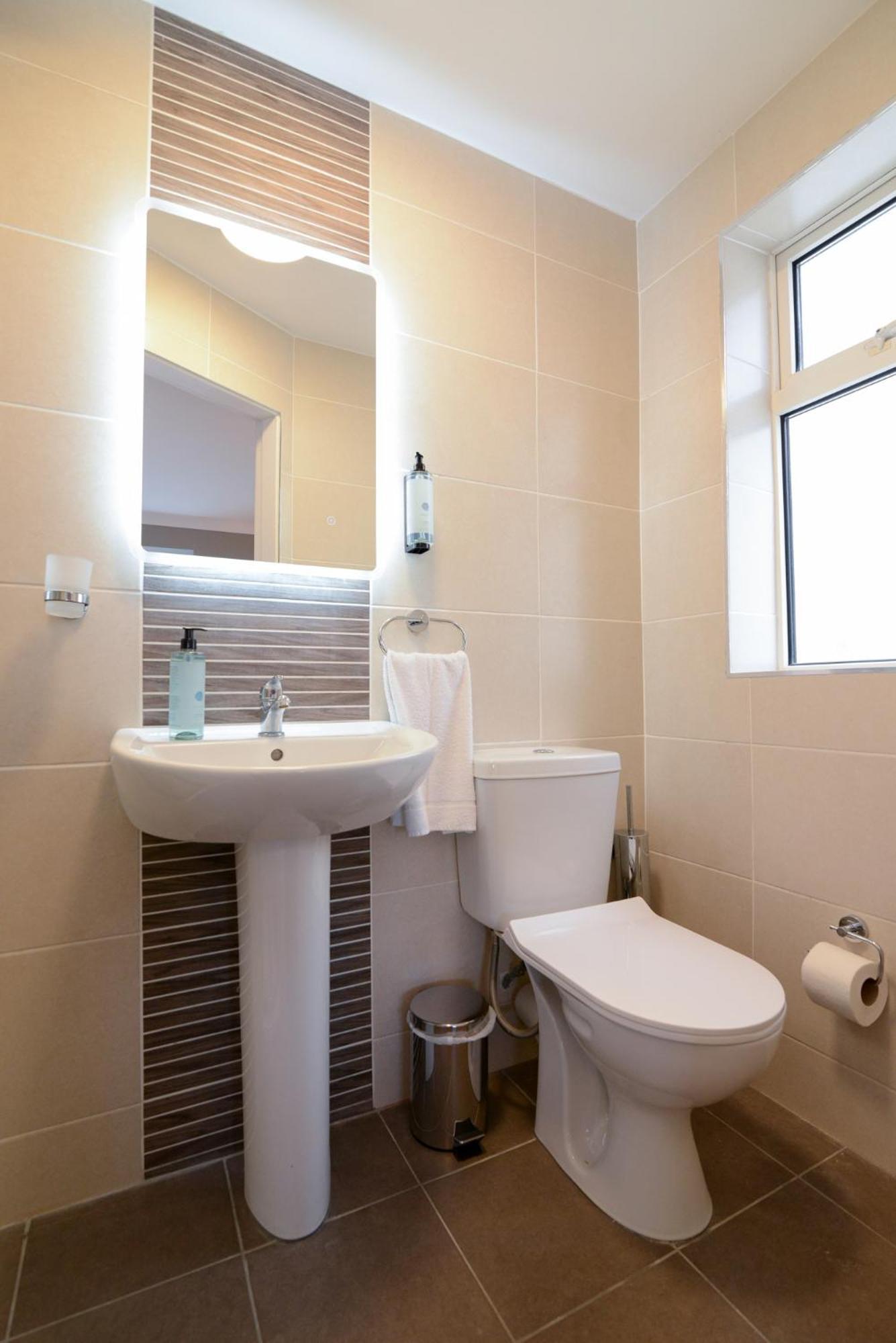 Urban Nest Townhouse Panzió Galway Kültér fotó