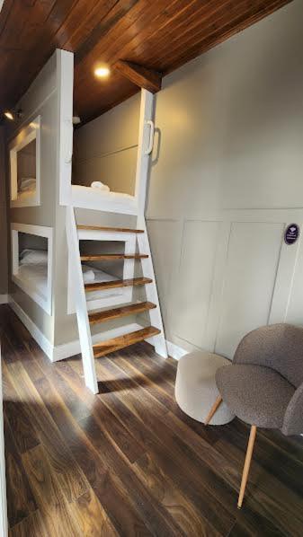 Urban Nest Townhouse Panzió Galway Szoba fotó