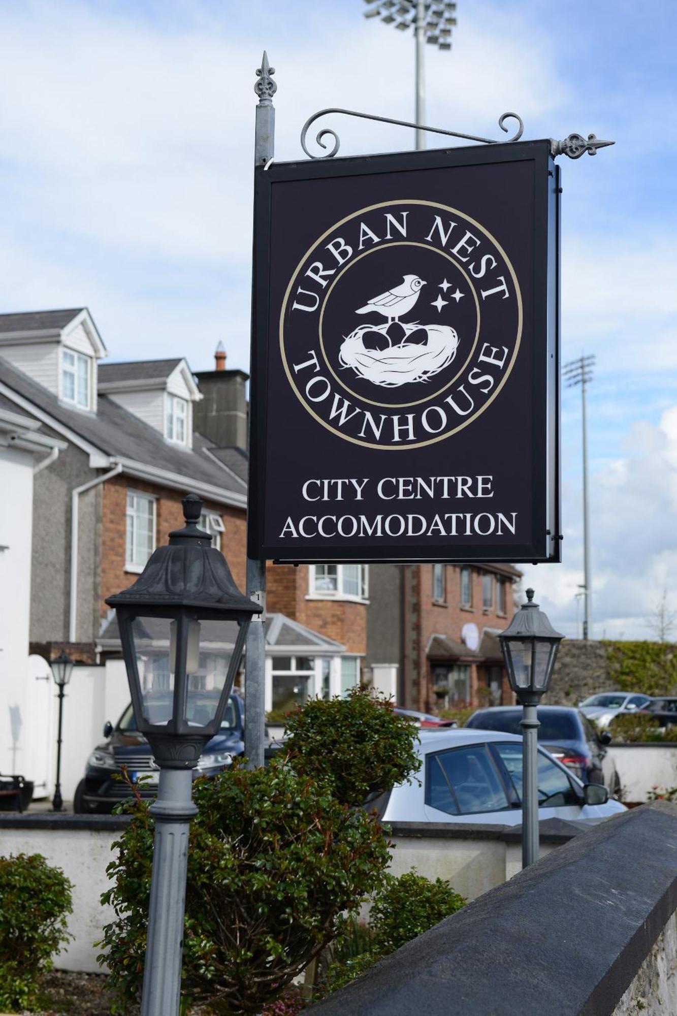 Urban Nest Townhouse Panzió Galway Kültér fotó